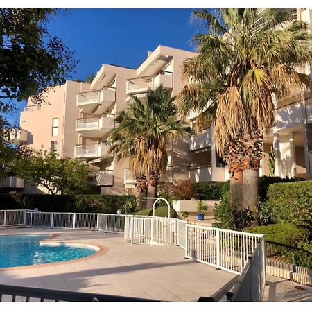 Superbe Appartement Avec Piscine Au Bord De La Mer Saint-Raphaël エクステリア 写真